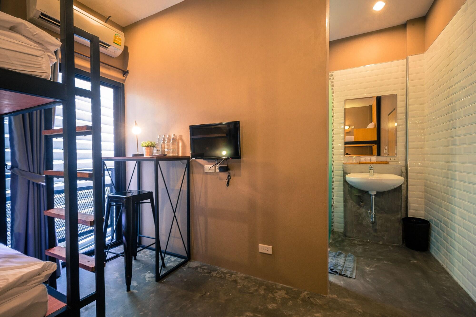 Srisuksant Square Hostel Krabi town Εξωτερικό φωτογραφία